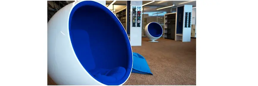 Sonic Chair in einer Bibliothek Sonic Chair in einer Bibliothek