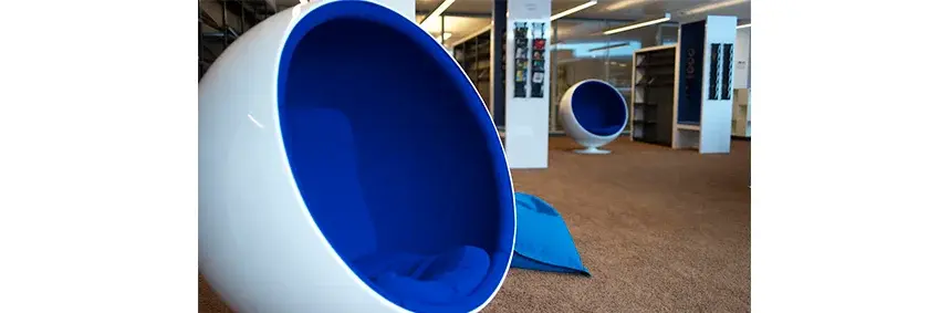 Sonic Chair in einer Bibliothek Sonic Chair in einer Bibliothek